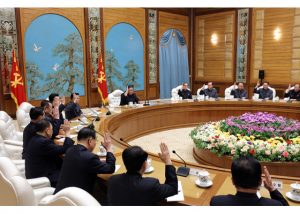 KIM JONG UN preside la reunión del Buró Político 8