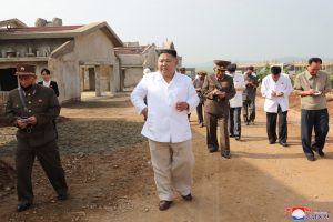 Kim Jong Un supervisa la Granja Avícola de Kwangchon en construcción 1