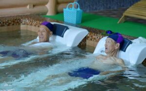 Juvilados coreanos disfrutan de un spa